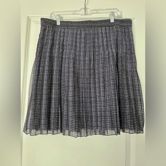 LOFT Dresses & Skirts - EUC LOFT Plaid Skirt (L)